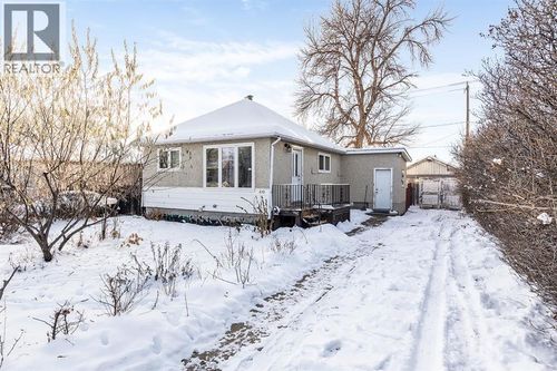 410 1 St Nw, Medicine Hat, AB, T0J2P0 | Card Image