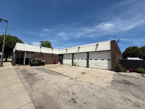 2330 W Fond Du Lac Ave, Milwaukee, WI, 53206-1537 | Card Image