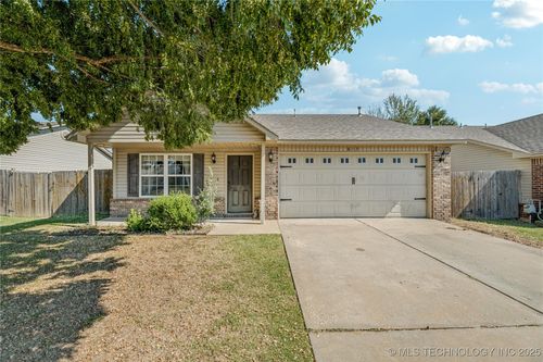 613 Seminole St, Skiatook, OK, 74070-1893 | Card Image