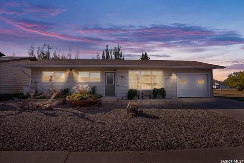 704 Leeville Dr, Assiniboia, SK, S0H0B0 | Card Image