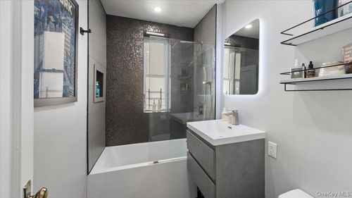 apt-4n-2081 Cruger Ave, Bronx, NY, 10462-2326 | Card Image