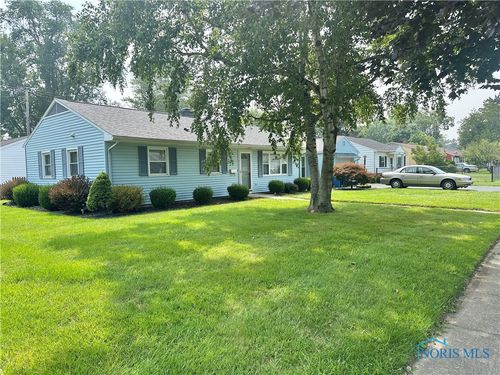 1347 Circle Dr, Fremont, OH, 43420-4601 | Card Image