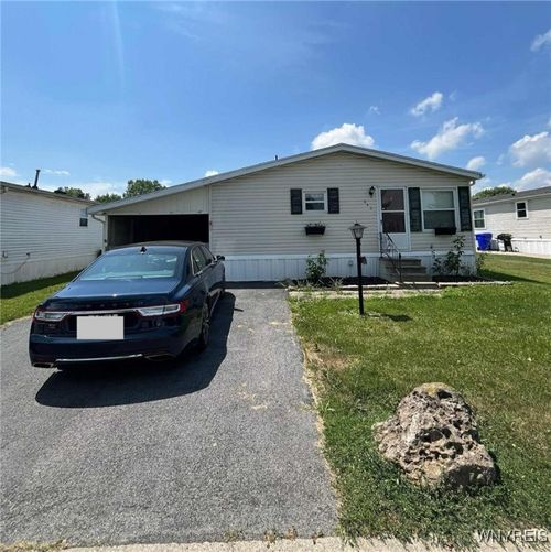 643 Birchwood Dr, Lockport, NY, 14094-6375 | Card Image