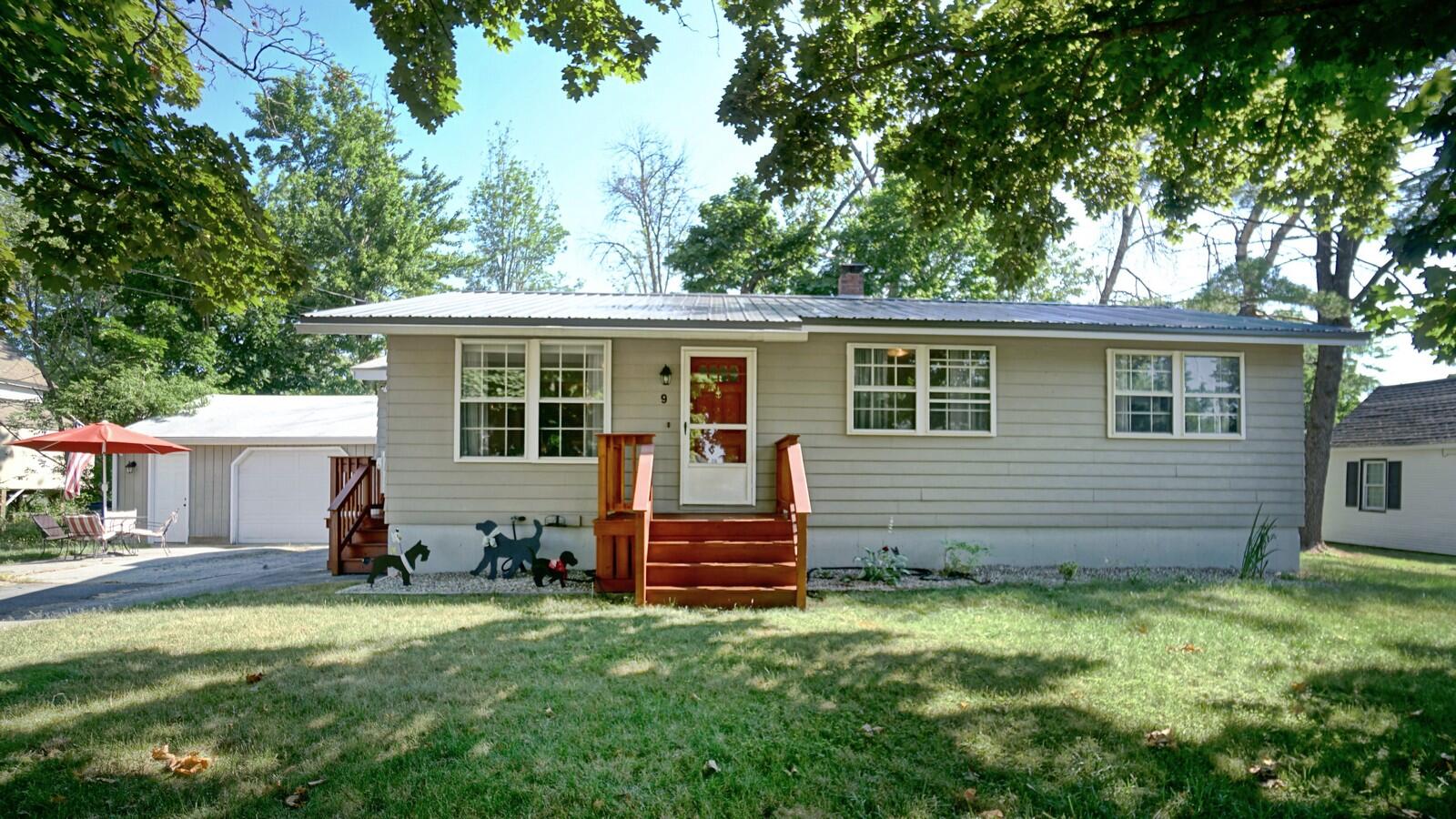 Stuart St, Saco, ME 04072
