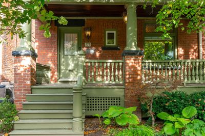 277 Crawford St, House other with 6 bedrooms, 3 bathrooms and 2 parking in Toronto ON | Image 2