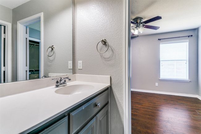 This is a view from the bathroom, looking into the third bedroom. | Image 28