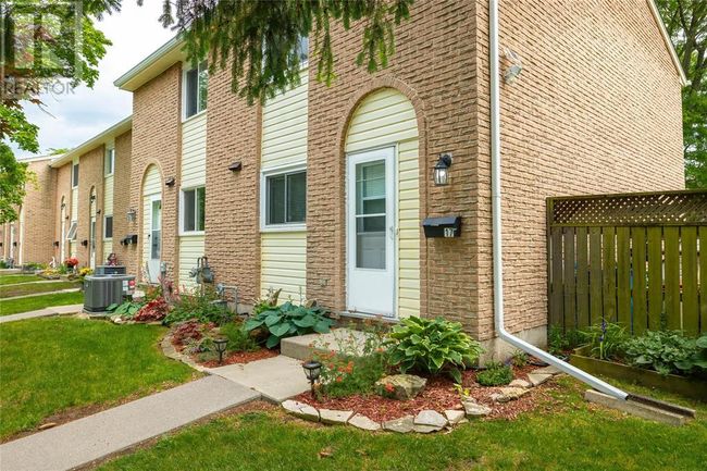17 - 27 Turner Dr, Townhouse with 3 bedrooms, 2 bathrooms and null parking in Sarnia ON | Image 4