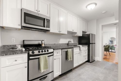g-62 West Cedar St, Boston, MA, 02114 | Card Image