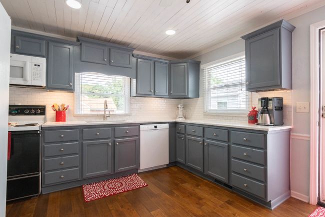 2142 Hawthorne Ln, House other with 3 bedrooms, 2 bathrooms and 12 parking in WAUKEGAN IL | Image 7