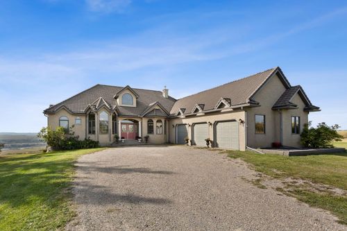 3 Blackwell Bay, Calgary, AB, T3L2P6 | Card Image