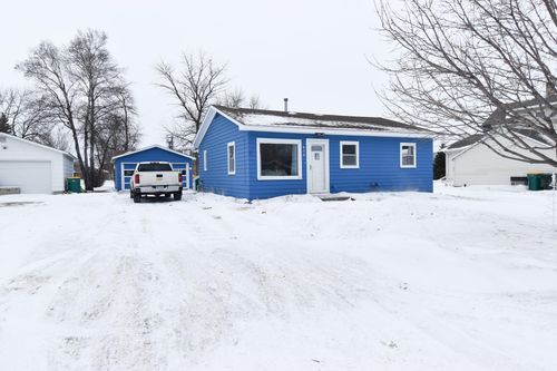 412 E Prairie Ave, Warren, MN, 56762-1742 | Card Image