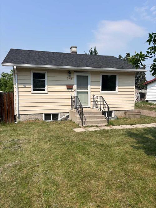 3912 46 St, Red Deer, AB, T4N1M1 | Card Image