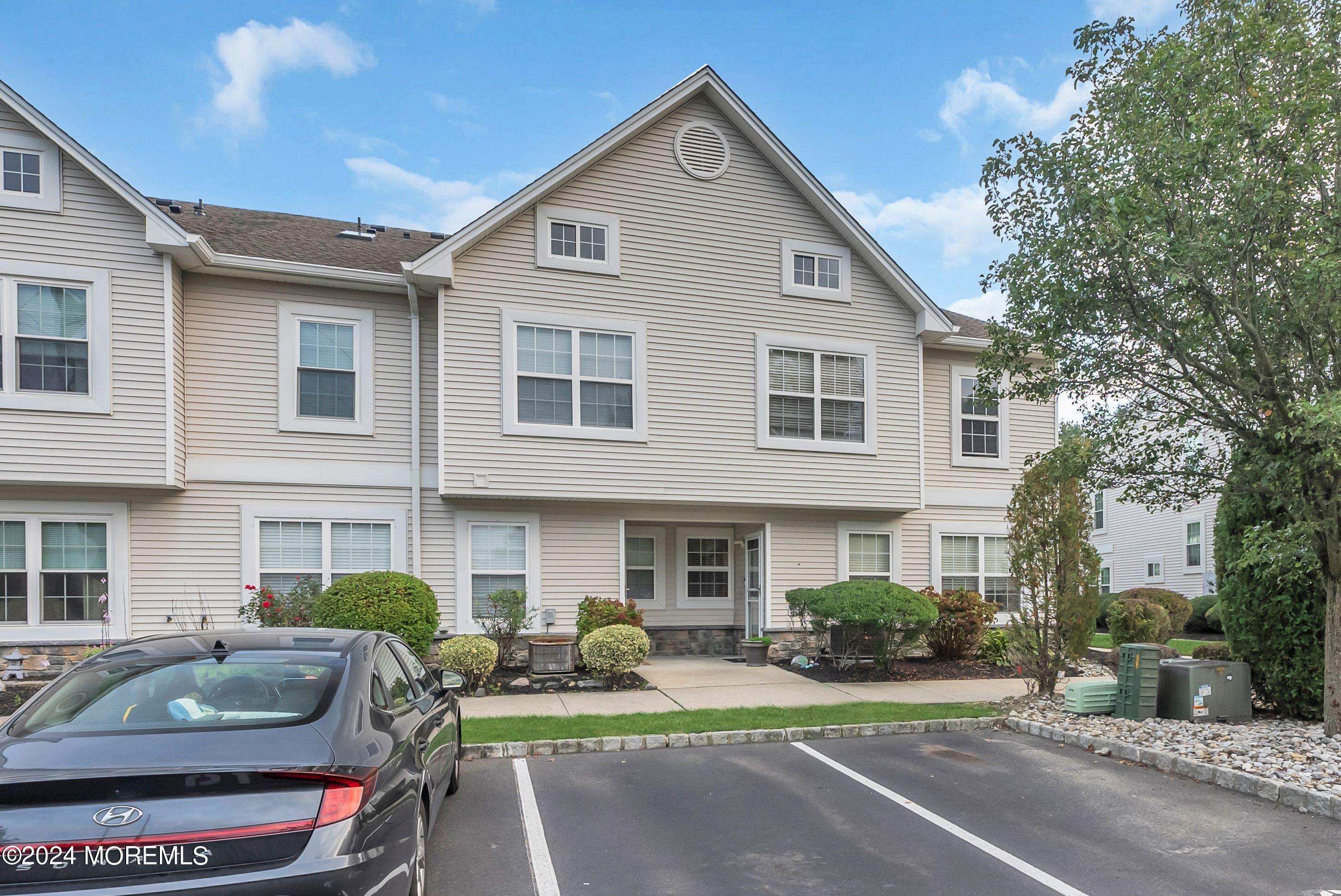 Forrest Ct, Tinton Falls, NJ 07753