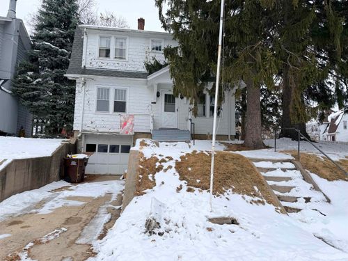 826 W Chestnut St, Freeport, IL, 61032-4951 | Card Image