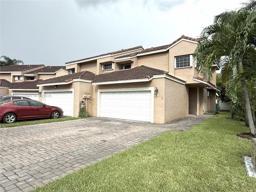 23r-19135 Nw 82nd Circle Ct, Hialeah, FL, 33015-5305 | Card Image