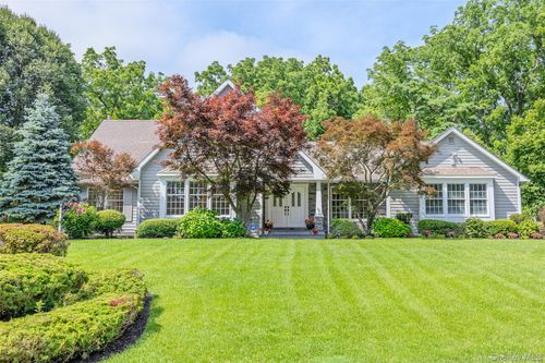 2 White Pine Ln, Setauket, NY, 11733-3952 | Card Image