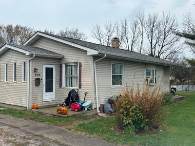 109 Dolak Street, House other with 2 bedrooms, 1 bathrooms and 1 parking in Westville IL | Image 2