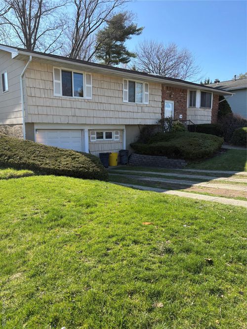 11 Delaware Ave, Jericho, NY, 11753-1420 | Card Image