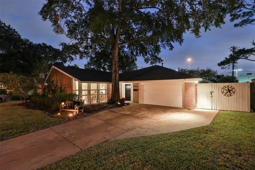 6915 Shavelson St, Houston, TX, 77055-7630 | Card Image