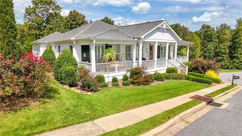 135 Village Dr, Clarkesville, GA, 30523-6025 | Card Image