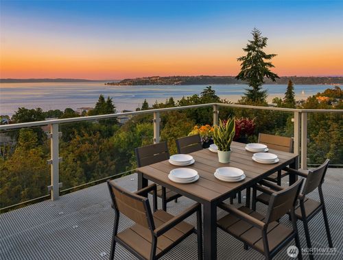 17 North Rd N, Tacoma, WA, 98406-7613 | Card Image