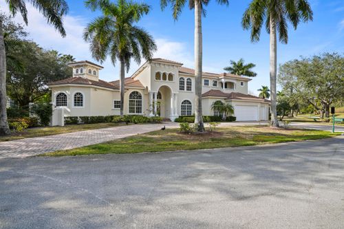 3201 E Stonebrook Cir, Davie, FL, 33330-1219 | Card Image