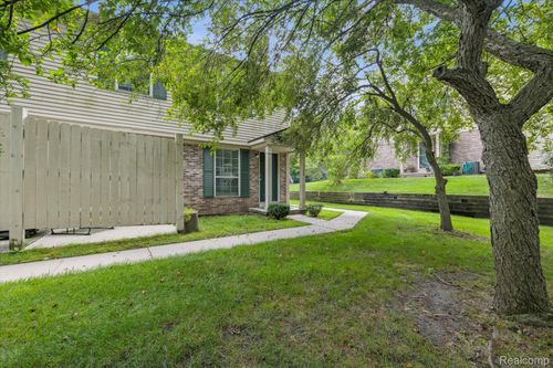 3368 Gingell Dr, Lake Orion, MI, 48359-2075 | Card Image