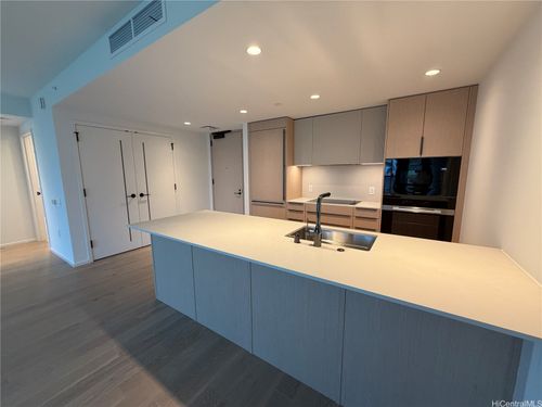 224-333 Ward Ave, Honolulu, HI, 96814-4107 | Card Image