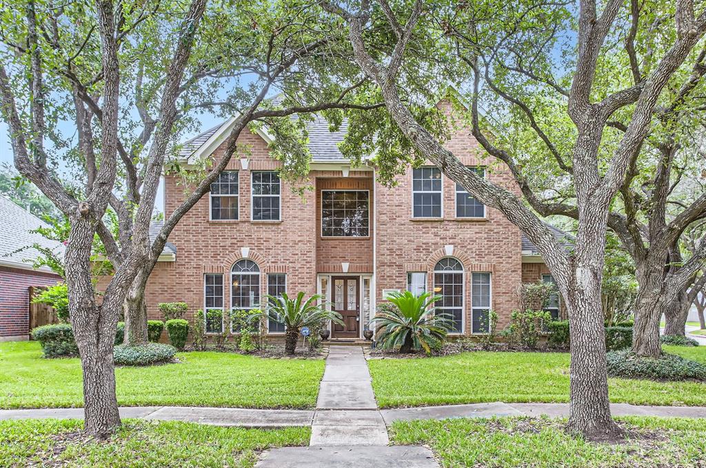Burchton Dr, Sugar Land, TX 77479