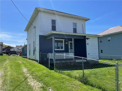 469 4th St, Bergholz, OH, 43908-8010 | Card Image