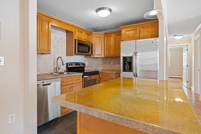 APT-6 - 237 N Main St, Condo with 2 bedrooms, 1 bathrooms and 2 parking in Andover MA | Image 7