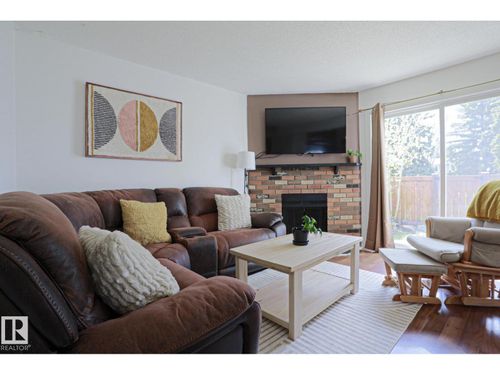 600 Lakewood Road North Nw, Edmonton, AB, T6K3Y1 | Card Image