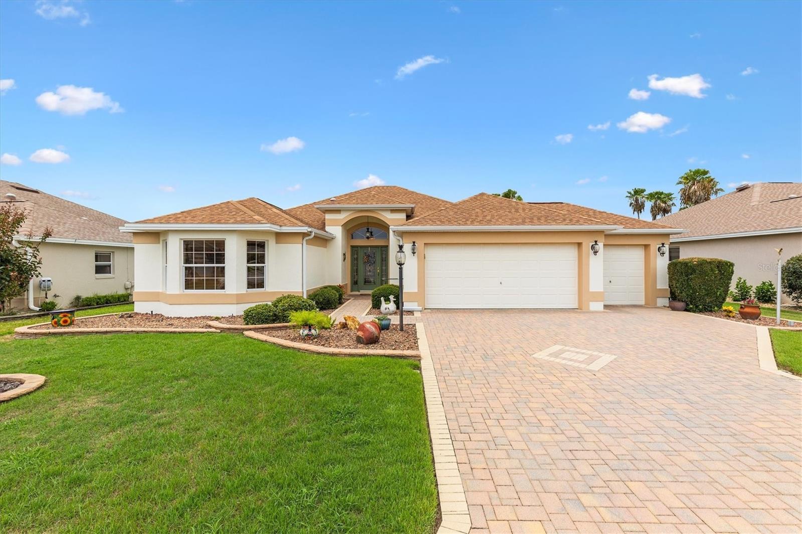 Residential in THE VILLAGES 3