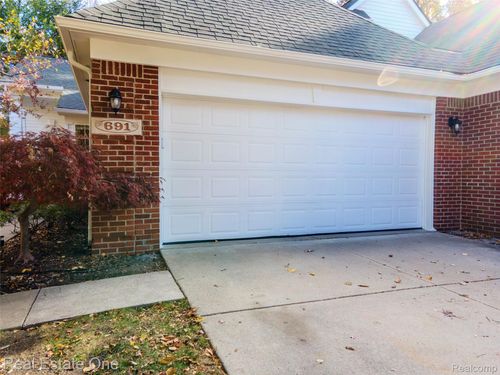 691 Chestnut Dr, Wixom, MI, 48393-4304 | Card Image