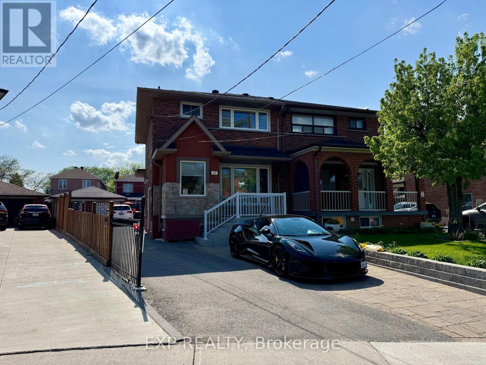 Residential Lease in Toronto (Brookhaven-Amesbury) 3