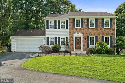 9220 Burnetta Dr, ANNANDALE, VA, 22003-4018 | Card Image