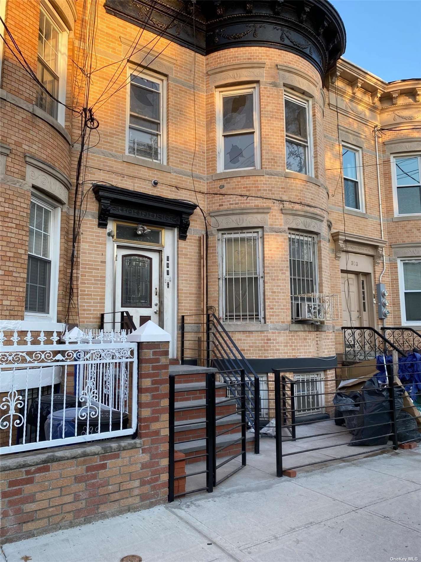 Grant Ave, Brooklyn, NY 11208