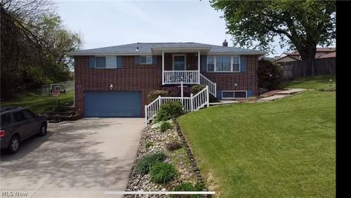 135 Melinda Dr, Wintersville, OH, 43953-4048 | Card Image