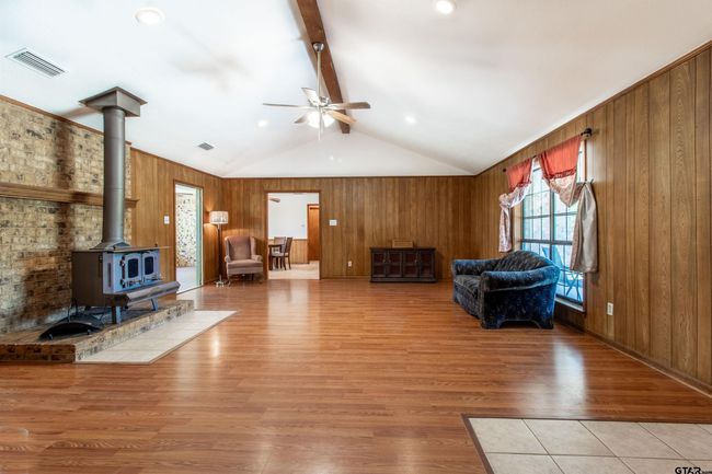 15502 County Road 1227, House other with 4 bedrooms, 2 bathrooms and null parking in Flint TX | Image 6