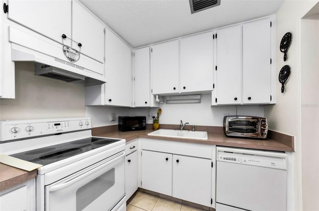 APT-1206 - 2700 Bayshore Blvd, Condo with 2 bedrooms, 1 bathrooms and null parking in DUNEDIN FL | Image 6