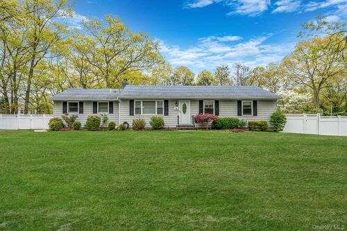 19 Pumpkin Rd, Saint James, NY, 11780-3117 | Card Image