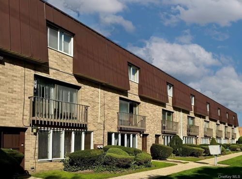 unit-66-200 Hilton Ave, Hempstead, NY, 11550-8179 | Card Image