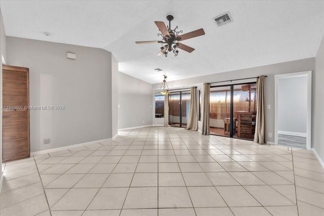 0 - 9780 W Daffodil Ln, Home with 3 bedrooms, 2 bathrooms and null parking in Miramar FL | Image 8