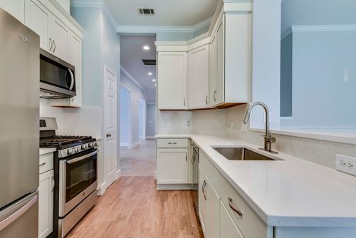 8401 Caledonia Dr, Austin, TX, 78717-5432 | Card Image