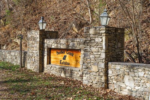 1098 Hyacinth Dr, Clyde, NC, 28721-9216 | Card Image