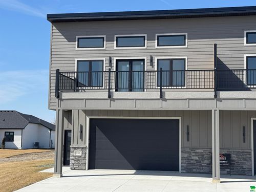 910 S Turtle Cove Ct, North Sioux City, SD, 57049-5026 | Card Image