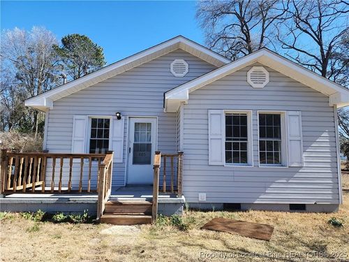 405 S West St, Roseboro, NC, 28382-9402 | Card Image