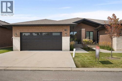 668 Lily Mac Blvd, Windsor, ON, N9E0B1 | Card Image