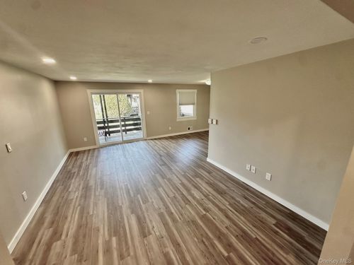 56-56 New Holland Vlg, Nanuet, NY, 10954-2439 | Card Image