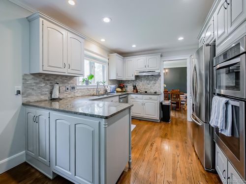 5611 Priory Ln, Bloomfield Hills, MI, 48301-1119 | Card Image